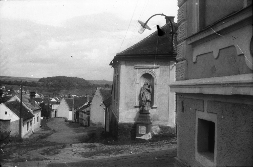 Historické foto - socha sv. Jana Nepomuckého Třebíč - ze sbírky Miroslava Malouška z Třebíče.