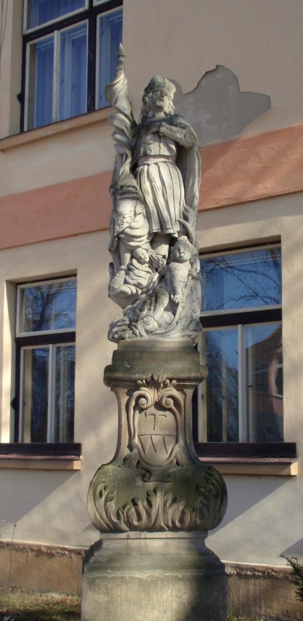 Socha sv. Václava se znakem Třebíče a písmenem T