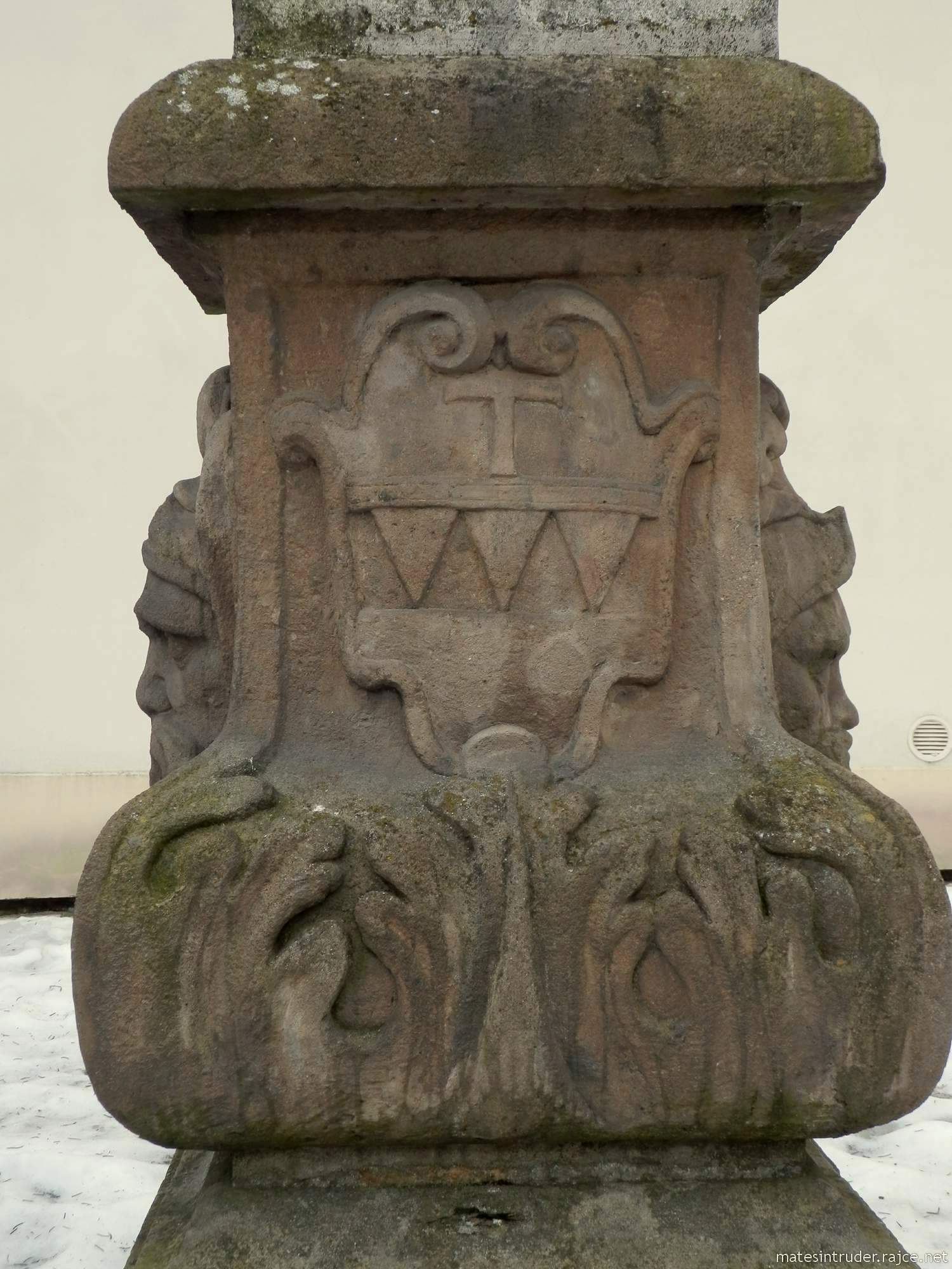 Detail znaku Třebíče a písmenem T